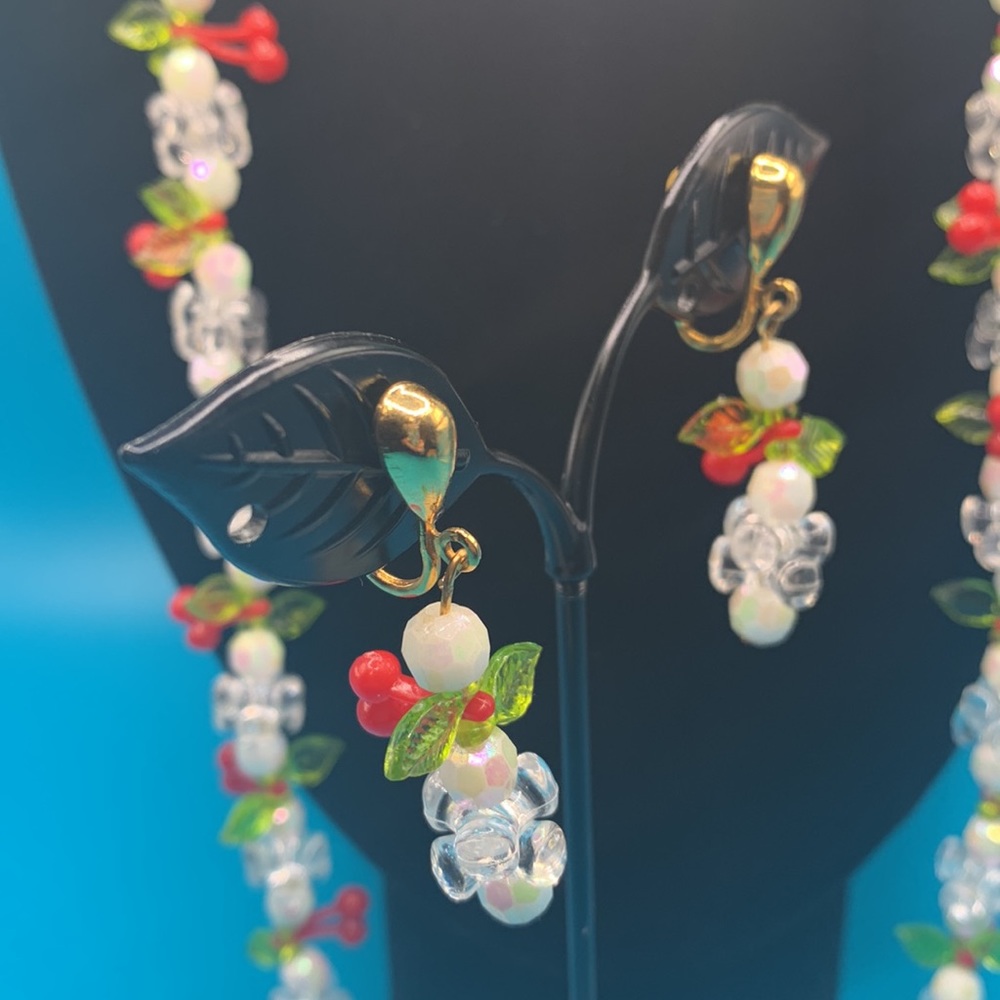 Lightweight Plastic “Holly” or “Cherries” Necklace & Clip-On Earrings - Picture 3 of 6